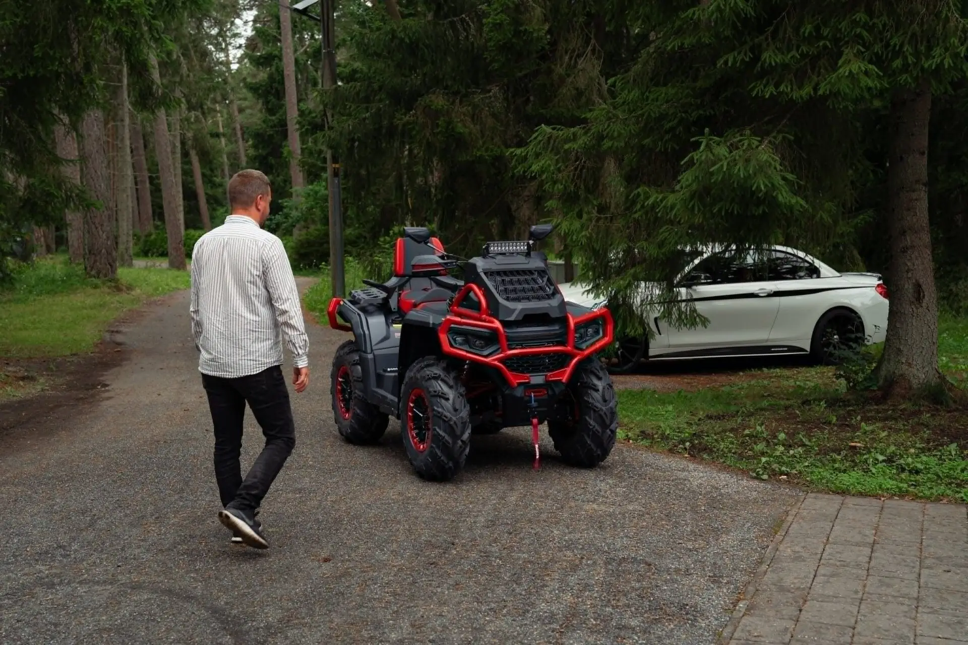 UPMOTO TCROSSER X 1000L MUD PRO pihalla